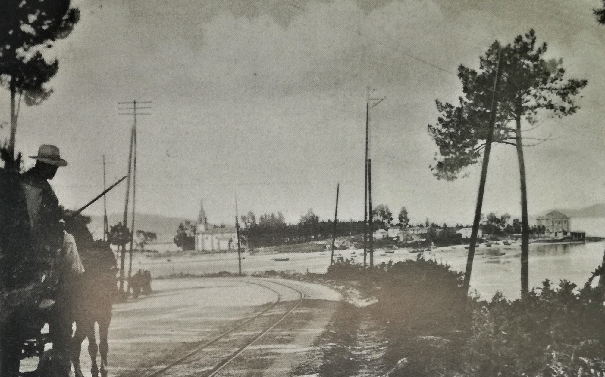 Un carro por la vieja carretera a Marín desde Placeres